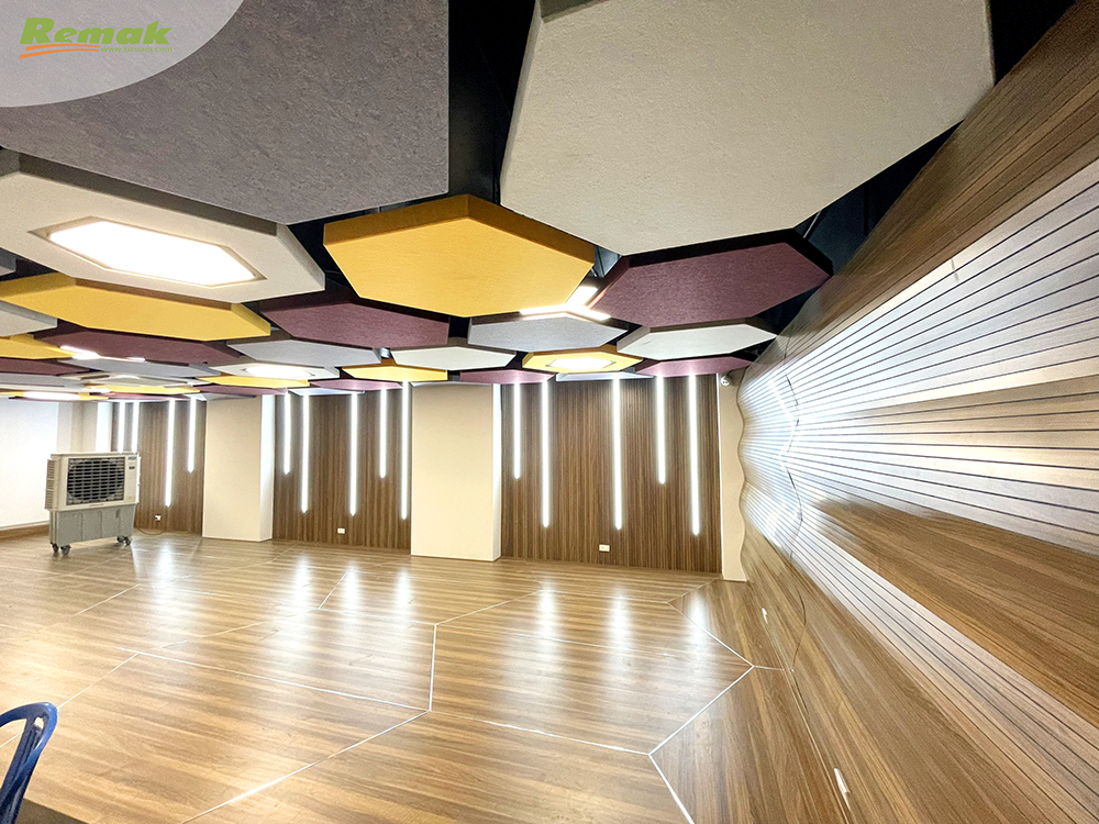 Remak® Acoustics Flexible Wood – tiêu âm, trang trí tầng bán hầm, tòa nhà 7 tầng, Đại học Ngoại thương Hà Nội