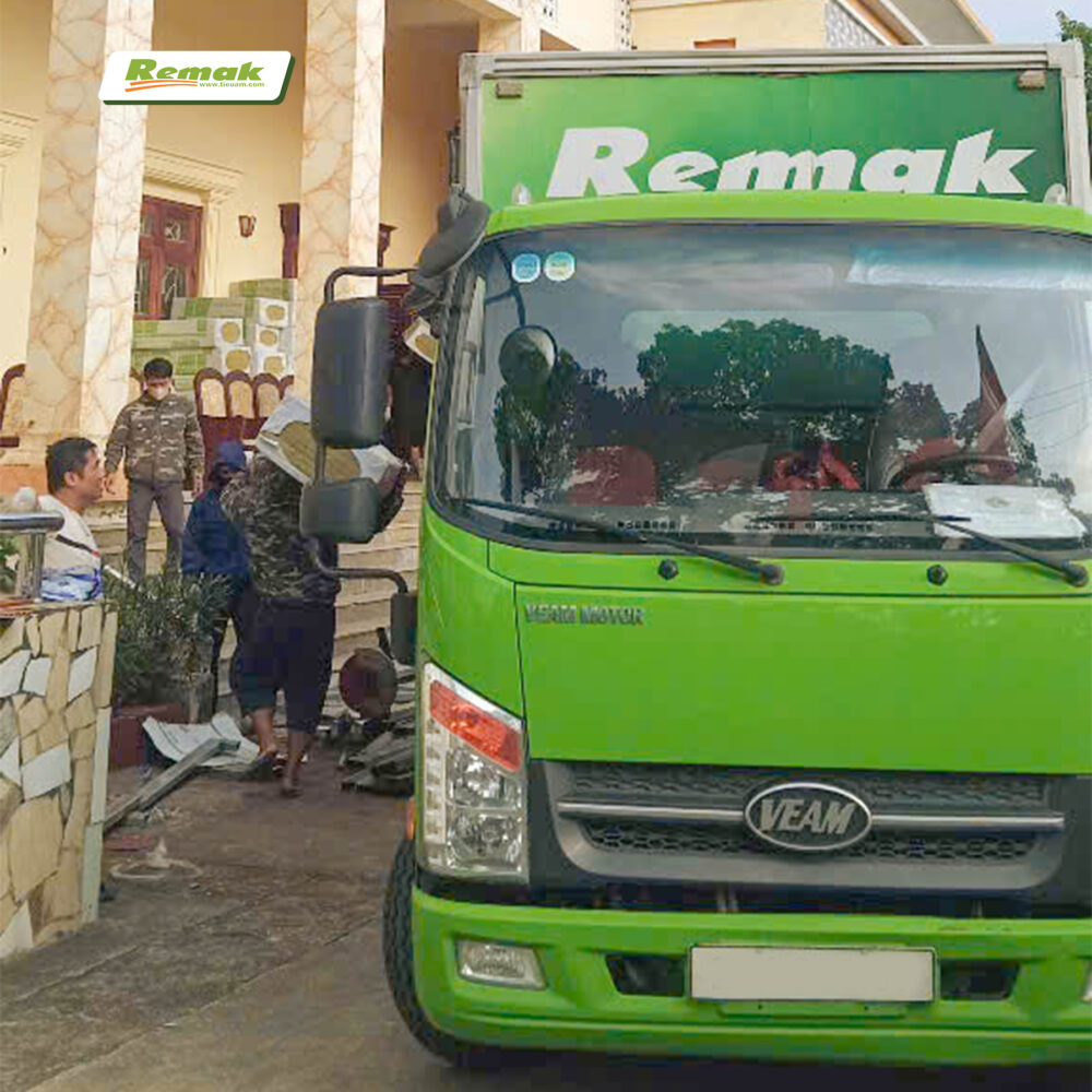 bong khoang remak cach am hoi truong UBND 2 e1751275816924
