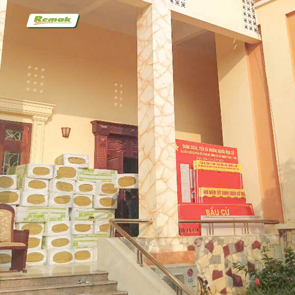 bong khoang remak cach am hoi truong UBND 3 e1751275780909